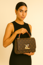 Louis Vuitton Monogram V Flap El Çantası